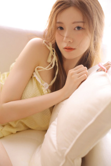 内衣少女